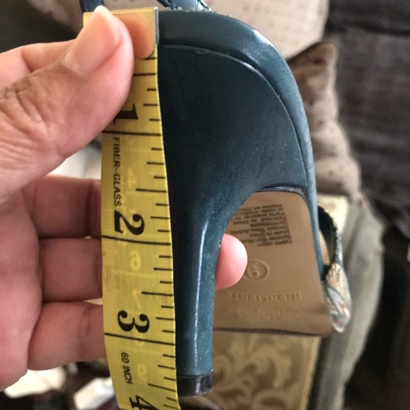 Shoes size 9 - Picture 5 of 5